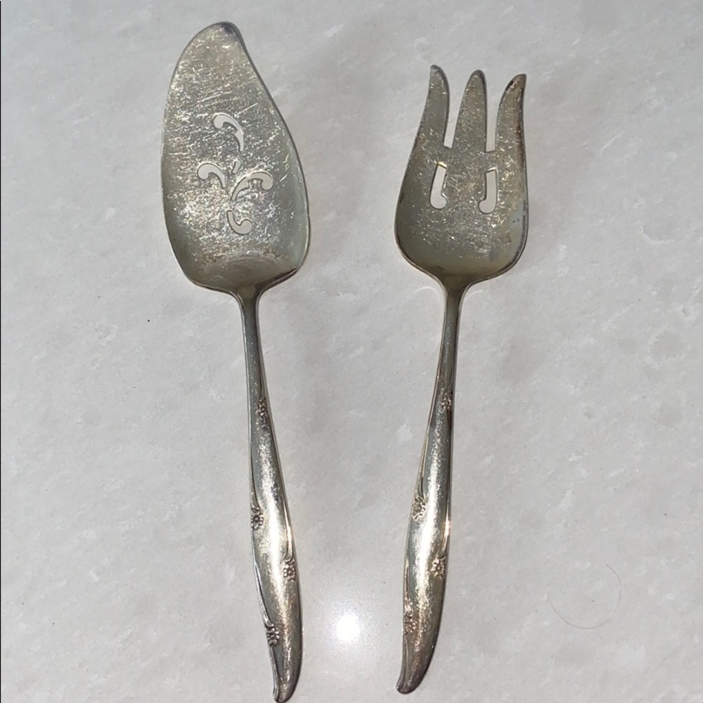 Community Silver Fish Serveware